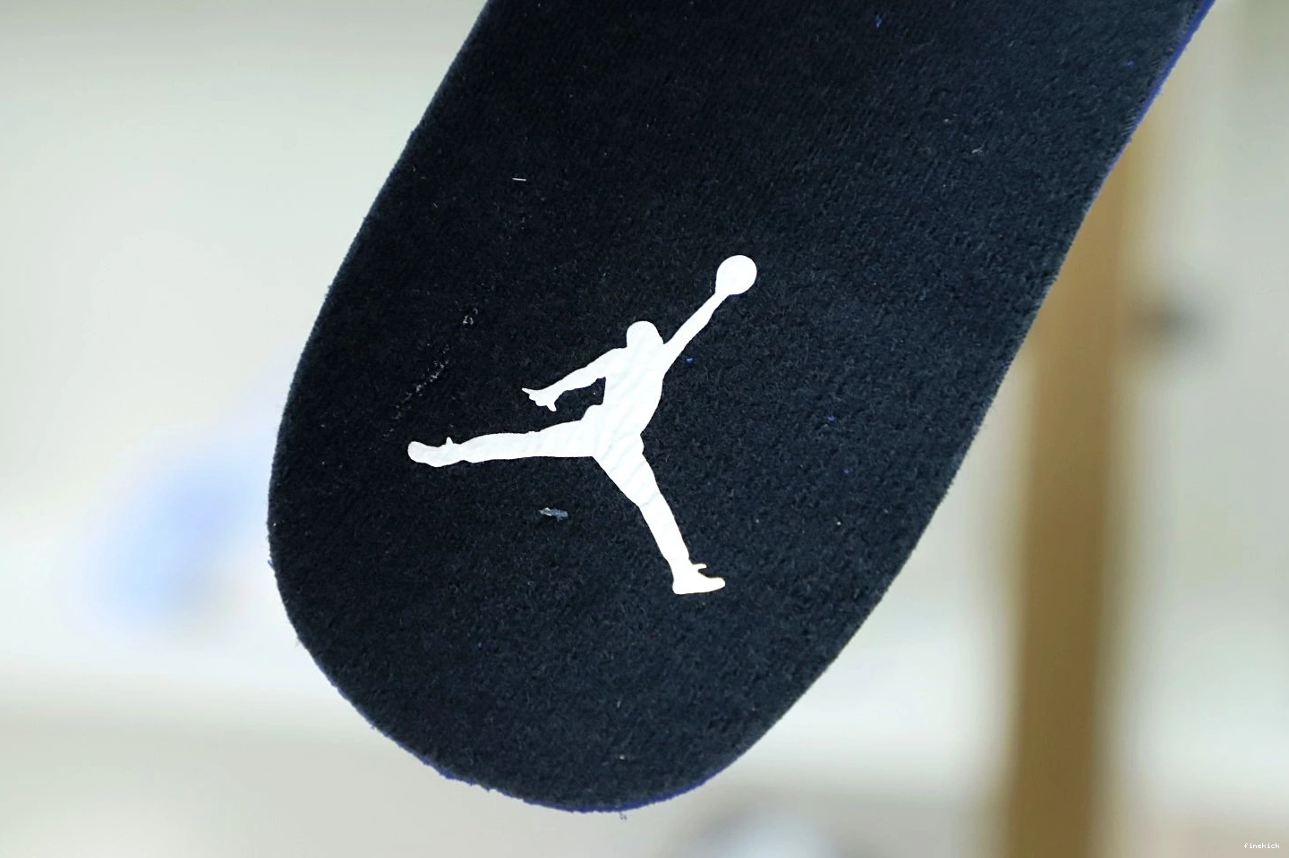 RETRO THUNDER' AIR JORDAN 4 'RED 1224